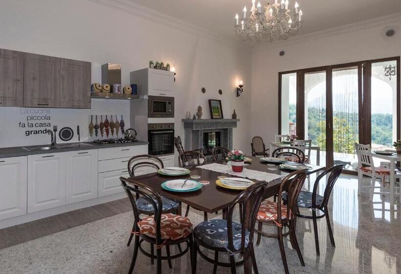 غرفة قياسية رباعية, Villa Alemi