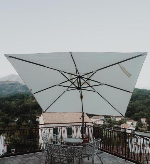 غرفة قياسية رباعية, Villa Alemi