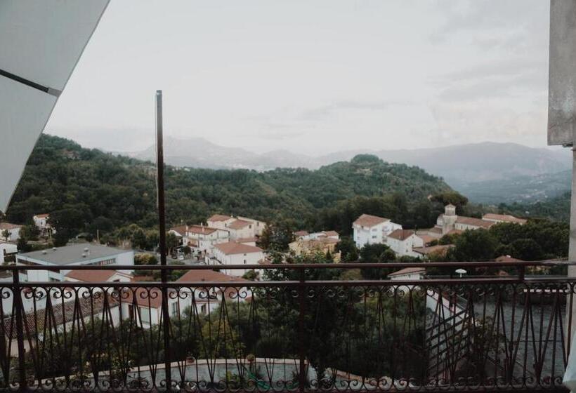 غرفة قياسية رباعية, Villa Alemi