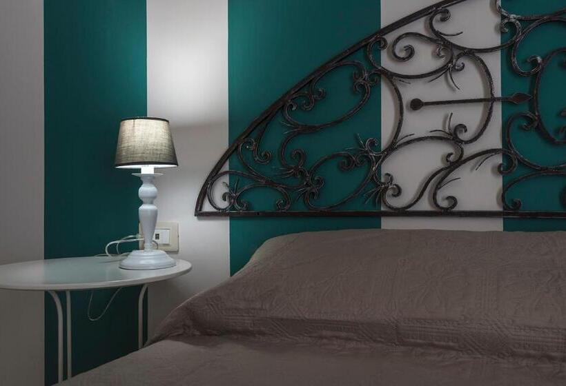 غرفة قياسية رباعية, Villa Alemi