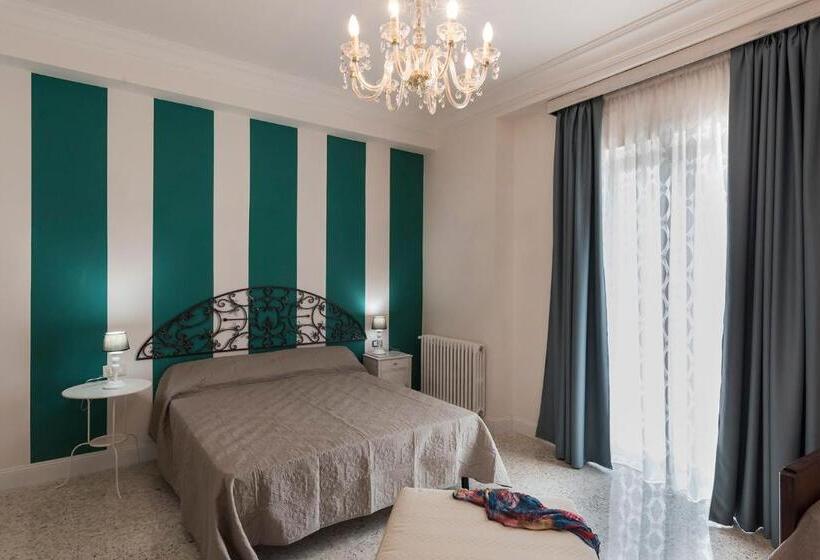 غرفة قياسية رباعية, Villa Alemi