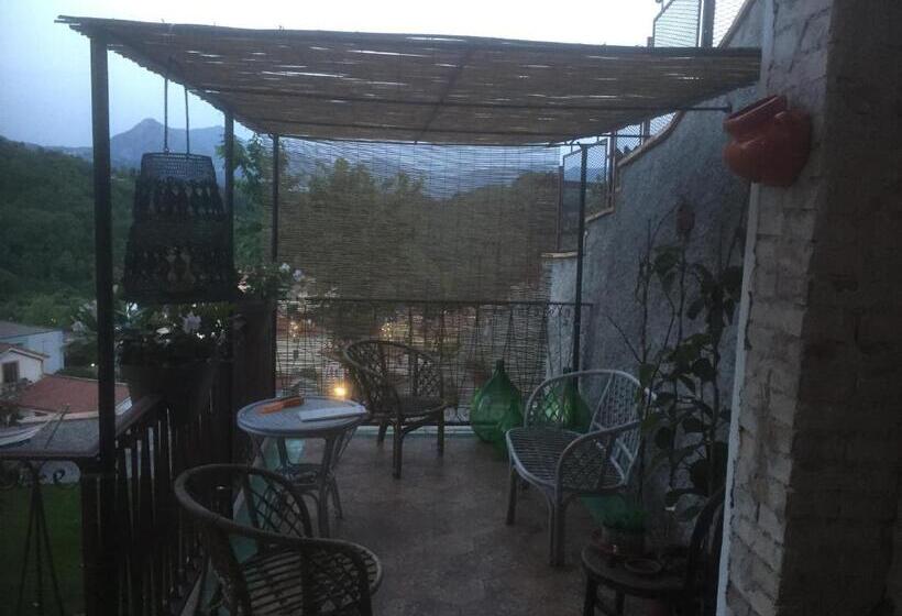 غرفة قياسية ثلاثية, Villa Alemi