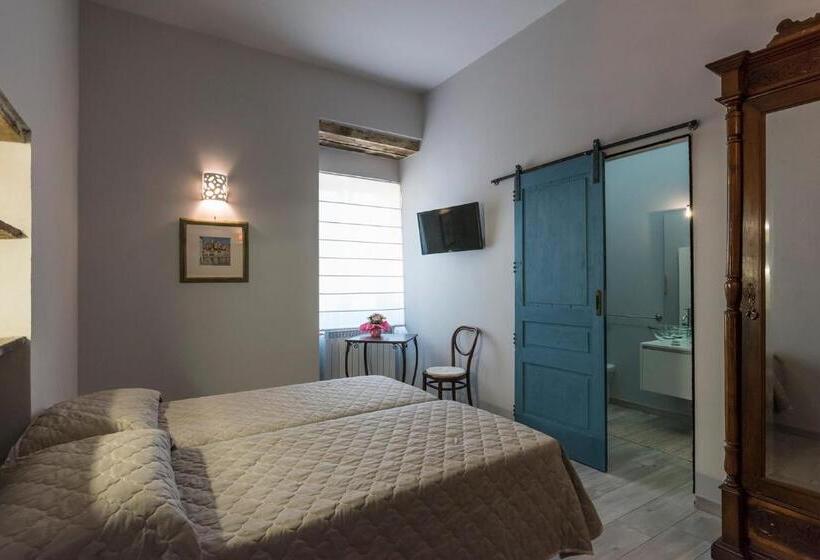 اتاق استاندارد سه تخته با چشم‌انداز باغ, Villa Alemi