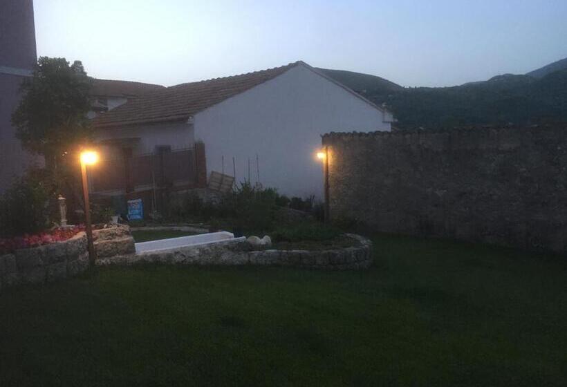 غرفة قياسية ثلاثية مطلة علي الحديقة, Villa Alemi