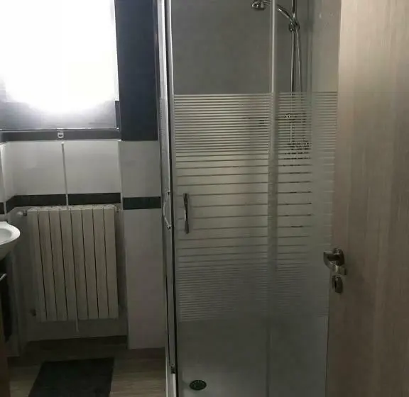 اتاق استاندارد چهار تخته, Raya 28