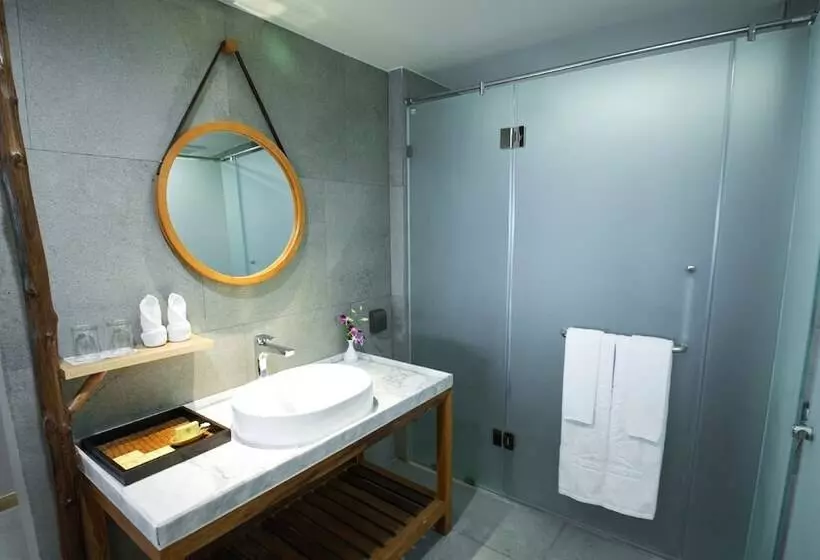 اتاق لوکس با چشم‌انداز دریا, Andaman Cannacia Resort & Spa   Sha Extra Plus