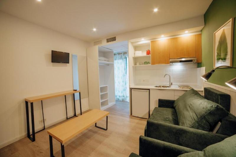 スタンダードスタジオ, Apartamentos Palm Court