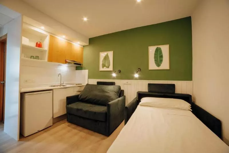 استودیوی استاندارد, Apartamentos Palm Court
