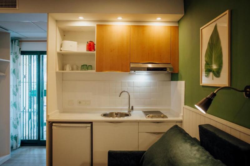 スタンダードスタジオ, Apartamentos Palm Court