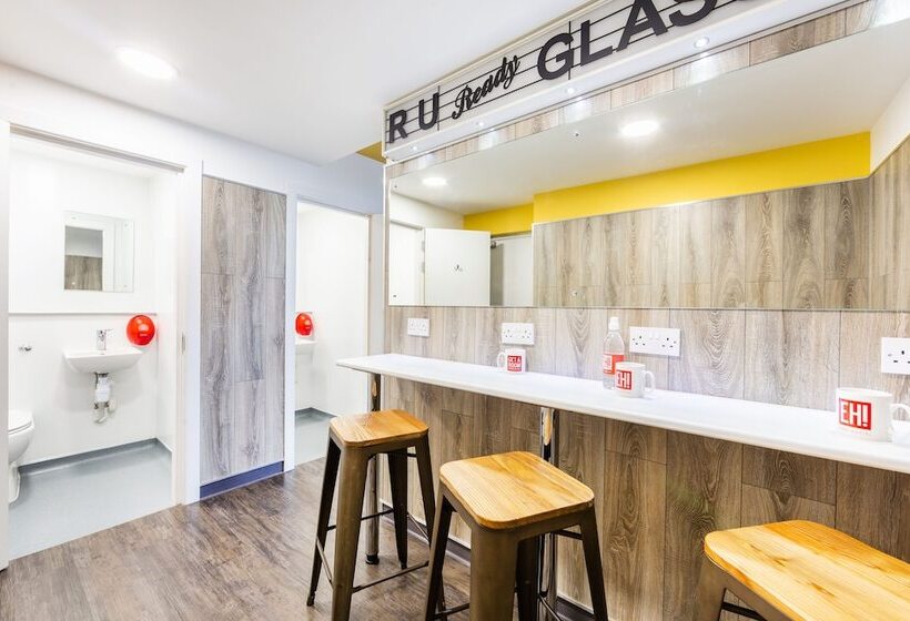 סוויטה, Euro Hostel Glasgow