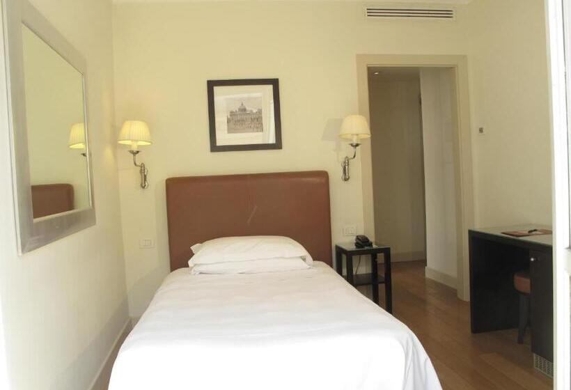 اتاق استاندارد یک نفره, Albergo Santa Chiara