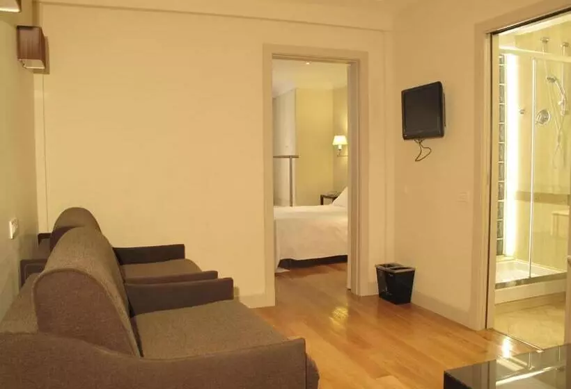 اتاق استاندارد چهار تخته, Albergo Santa Chiara