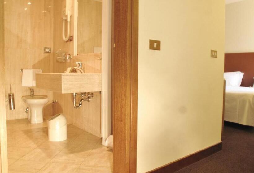 اتاق استاندارد چهار تخته, Albergo Santa Chiara