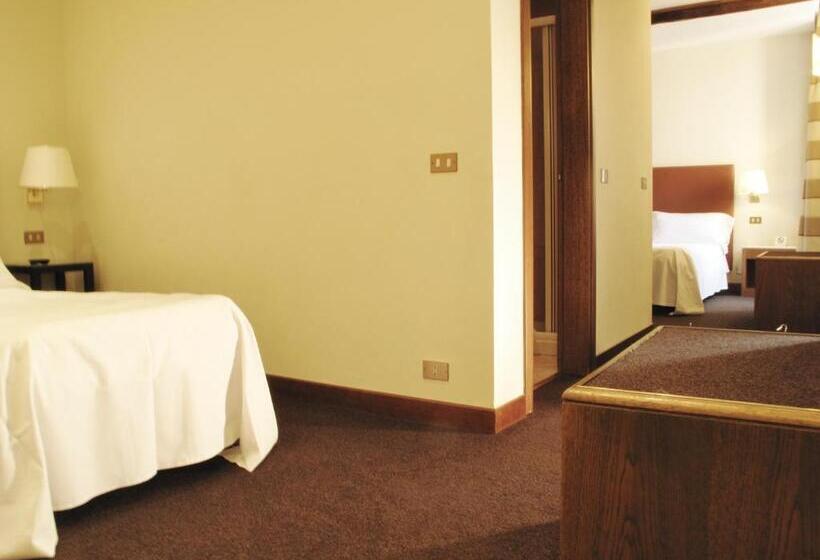 اتاق استاندارد چهار تخته, Albergo Santa Chiara