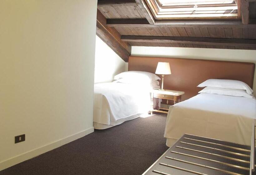 اتاق استاندارد چهار تخته, Albergo Santa Chiara