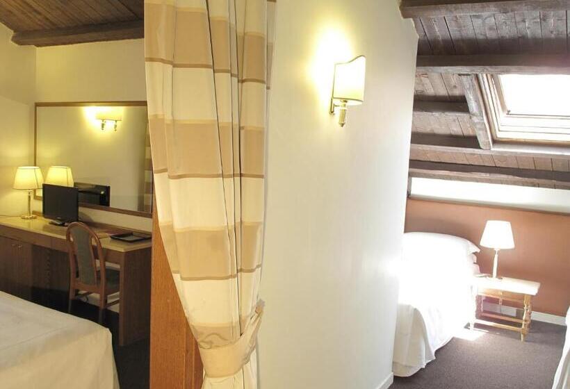 اتاق استاندارد چهار تخته, Albergo Santa Chiara