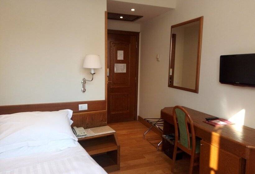 اتاق استاندارد یک نفره, Albergo Santa Chiara