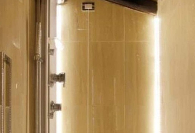 اتاق استاندارد چهار تخته, Albergo Santa Chiara