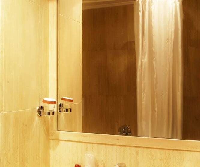 اتاق استاندارد چهار تخته, Albergo Santa Chiara