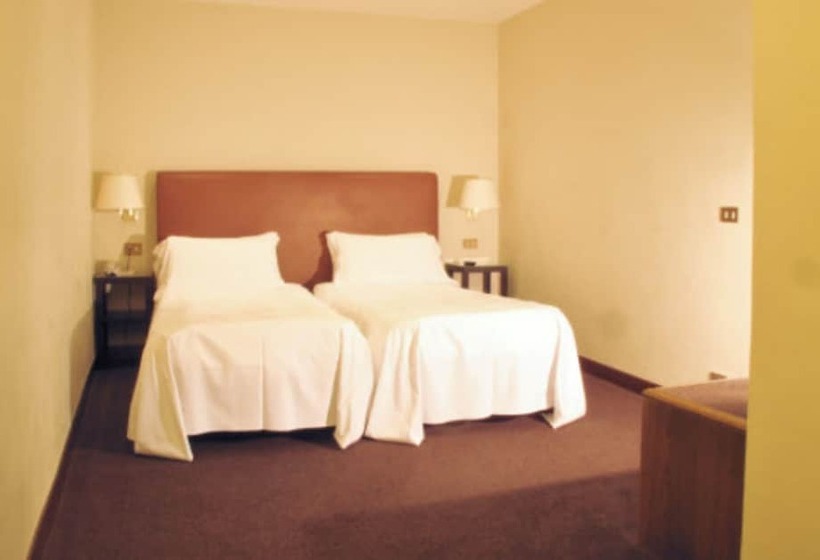 اتاق استاندارد چهار تخته, Albergo Santa Chiara