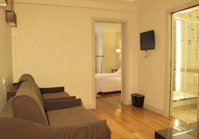 اتاق استاندارد چهار تخته, Albergo Santa Chiara