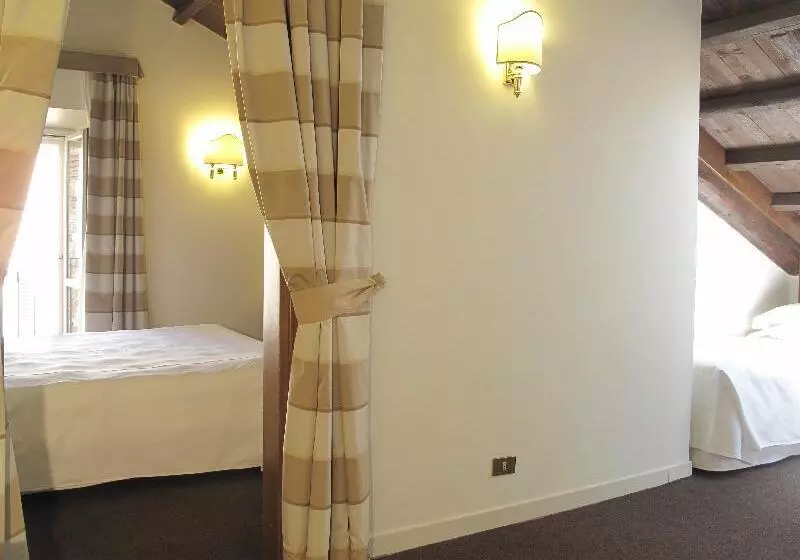 اتاق استاندارد چهار تخته, Albergo Santa Chiara