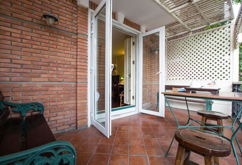 اتاق لوکس با تخت بزرگ, Buddy Lodge, Khaosan Road