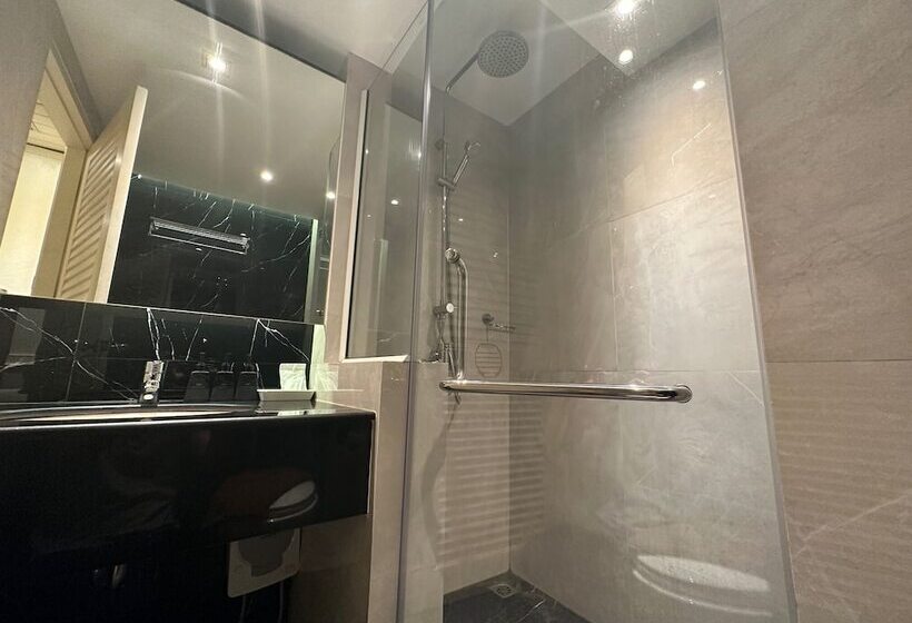 اتاق سوپریور با تخت بزرگ, Buddy Lodge, Khaosan Road