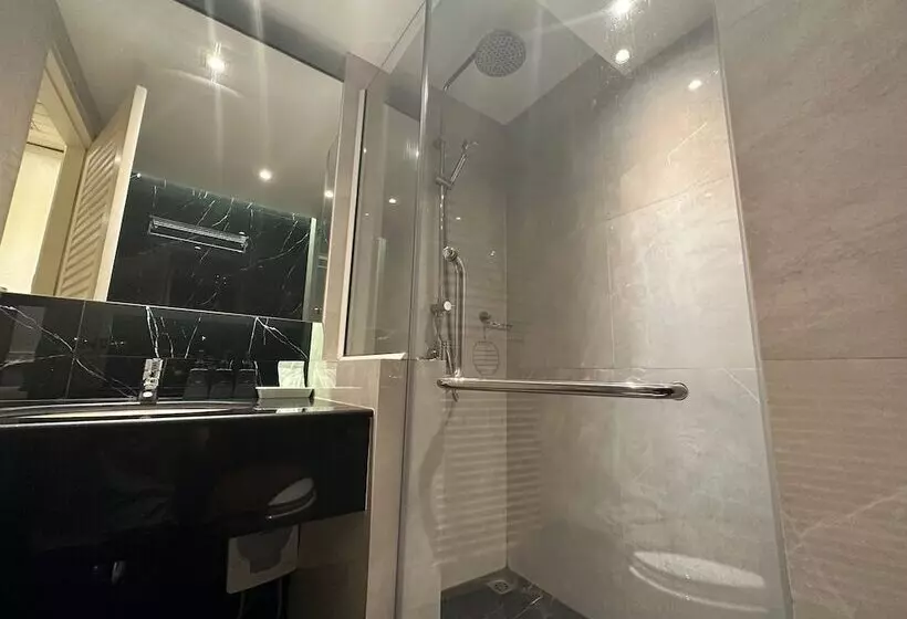 اتاق سوپریور با تخت بزرگ, Buddy Lodge, Khaosan Road