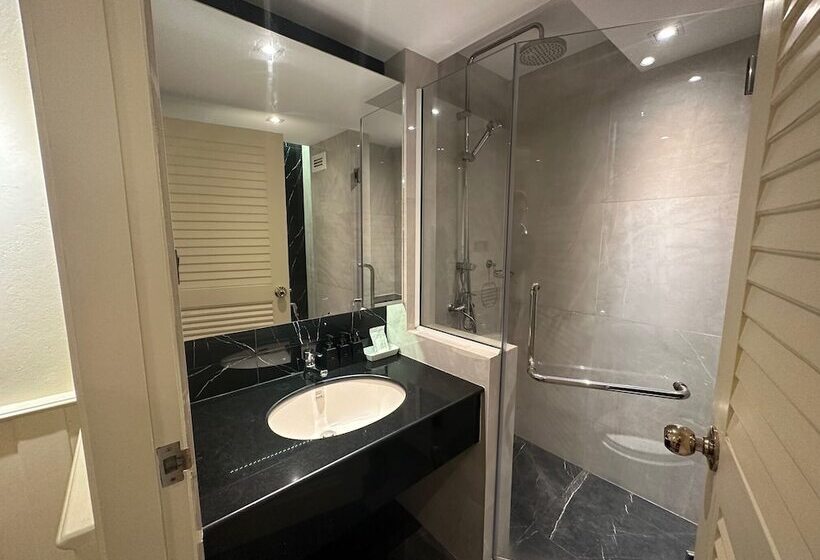 اتاق سوپریور با تخت بزرگ, Buddy Lodge, Khaosan Road