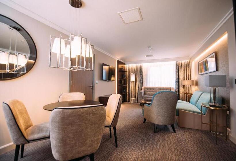 מיטת קינג בסוויטה, Crowne Plaza   Belfast, An Ihg