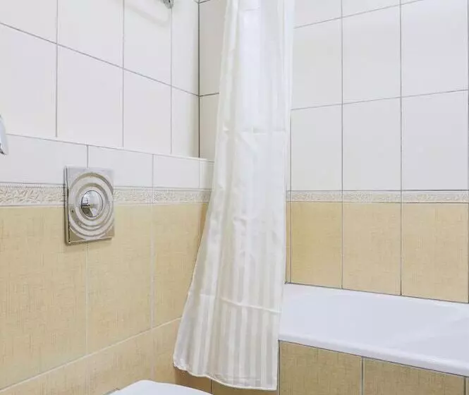Standard Kolmen Hengen Huone, Eureka