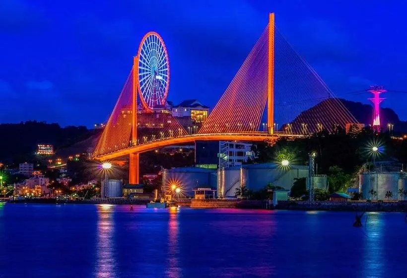 オーシャンビュースーペリアールーム, Halong Plaza