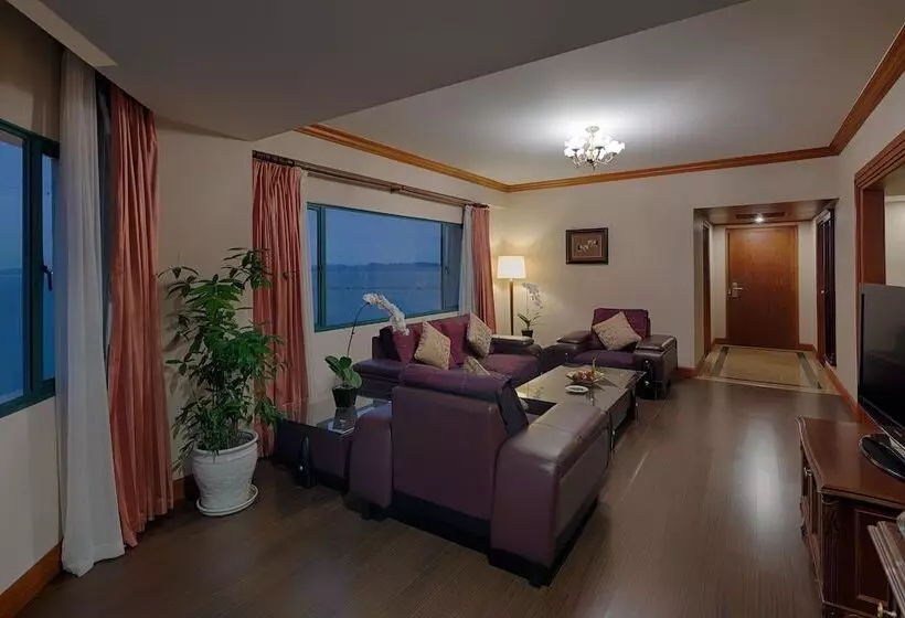 海の見えるエクゼクティブスイート, Halong Plaza