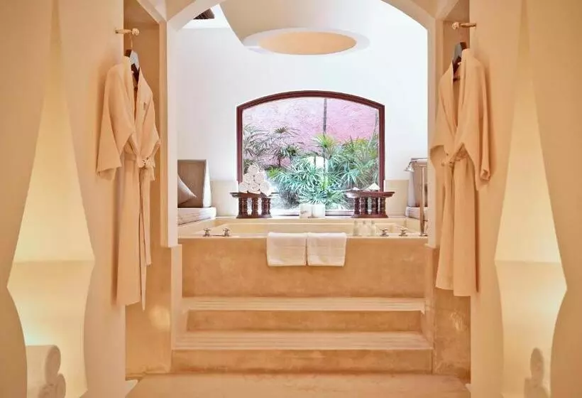 سوئیت با بالکن, Hyatt Regency Hua Hin