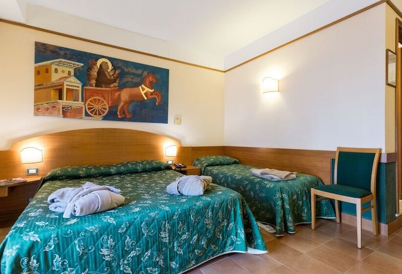 غرفة قياسية ثلاثية, La Terrazza Restaurant & Spa