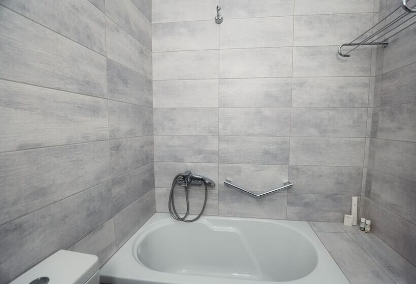 غرفة قياسية ثلاثية, Marybill