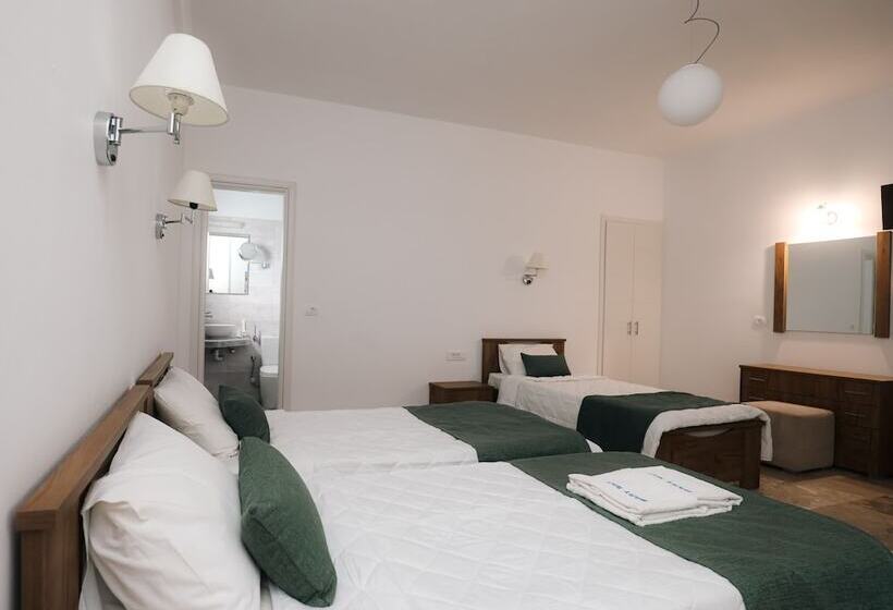 غرفة قياسية ثلاثية, Marybill