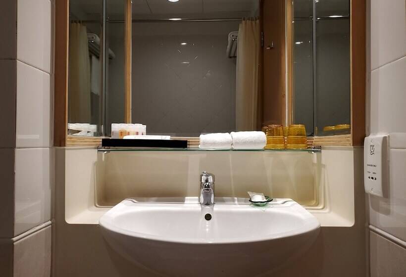 اتاق خانوادگی, Ramada Hong Kong Grand View