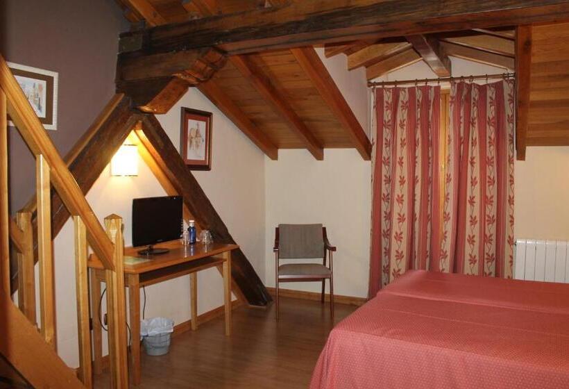 اتاق استاندارد سه نفره, San Roque