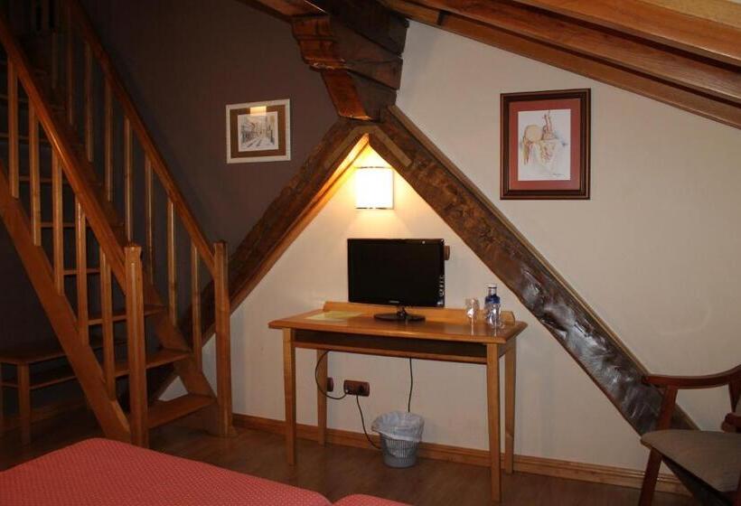 اتاق استاندارد سه نفره, San Roque