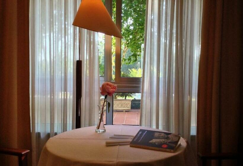 غرفة قياسية ثلاثية, Sao Jose