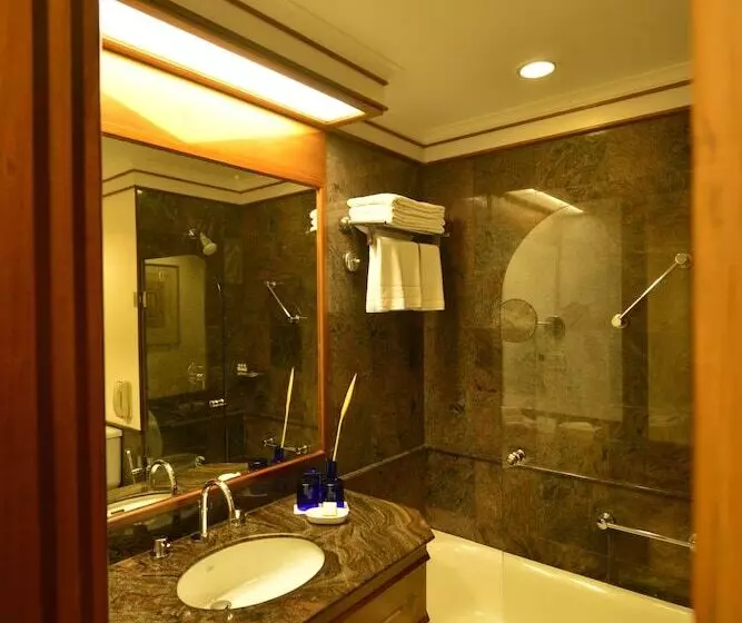 スーペリアールーム, The Fern An Ecotel Hotel, Kochi