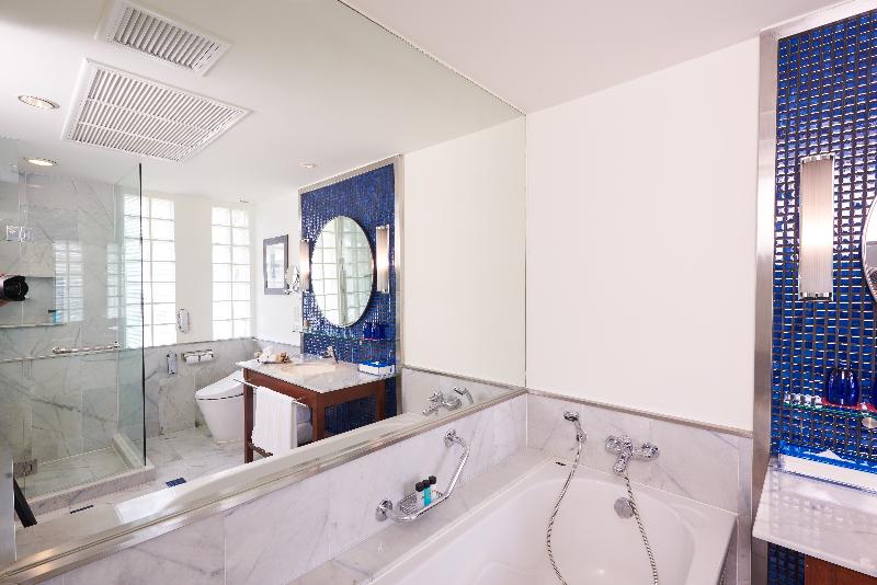 سوییت جونیور, Triple Two Silom Boutique