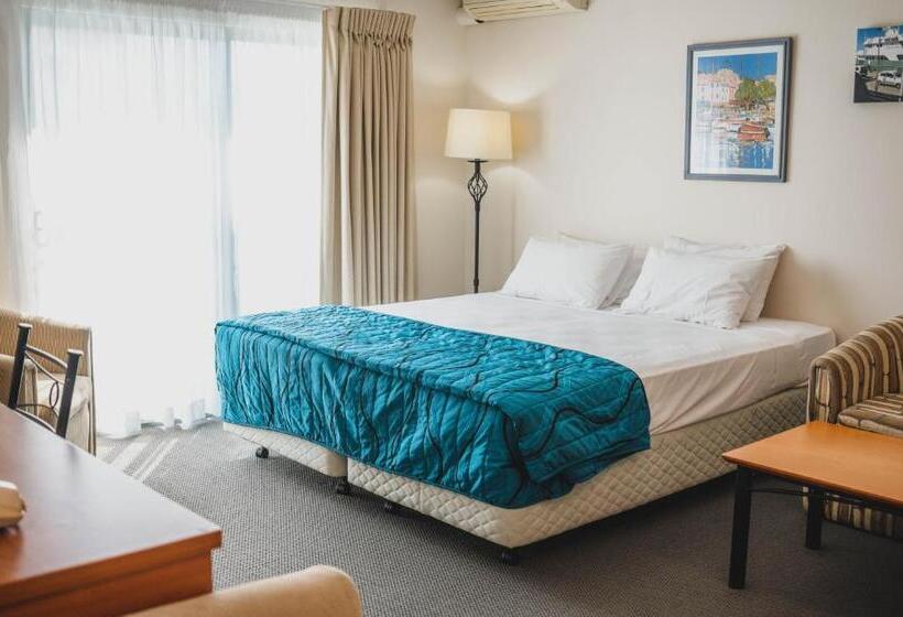 标准工作室, Heritage Cairns