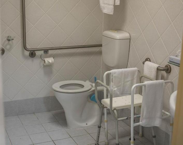 适合残疾人士使用的带超级大床的标准间, Heritage Cairns