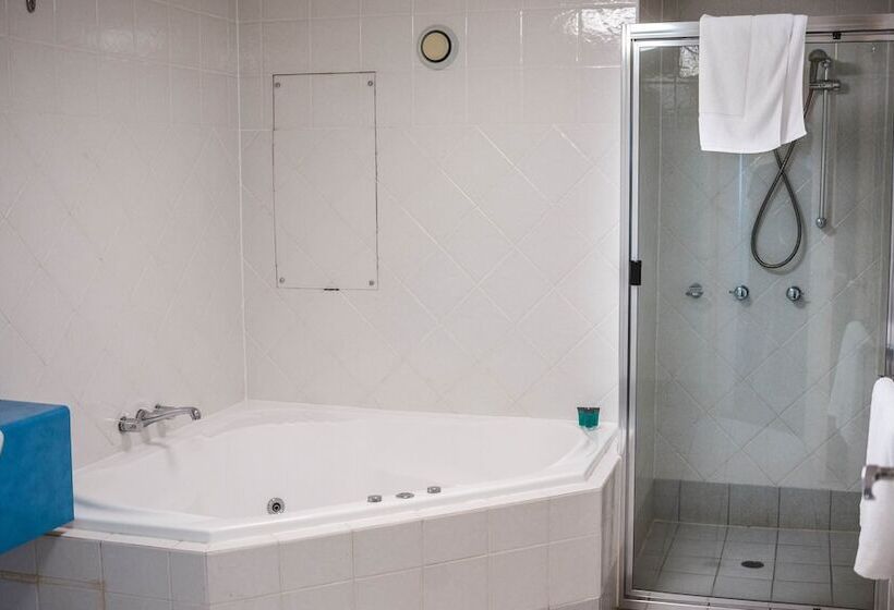 标准工作室, Heritage Cairns