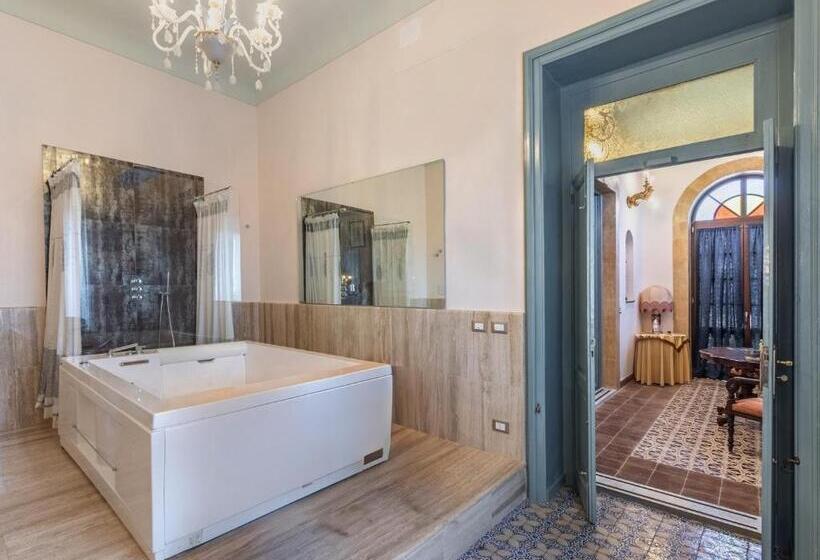 キングサイズベッドのスイートルーム, Villa Nicolaci   Liberty Suites