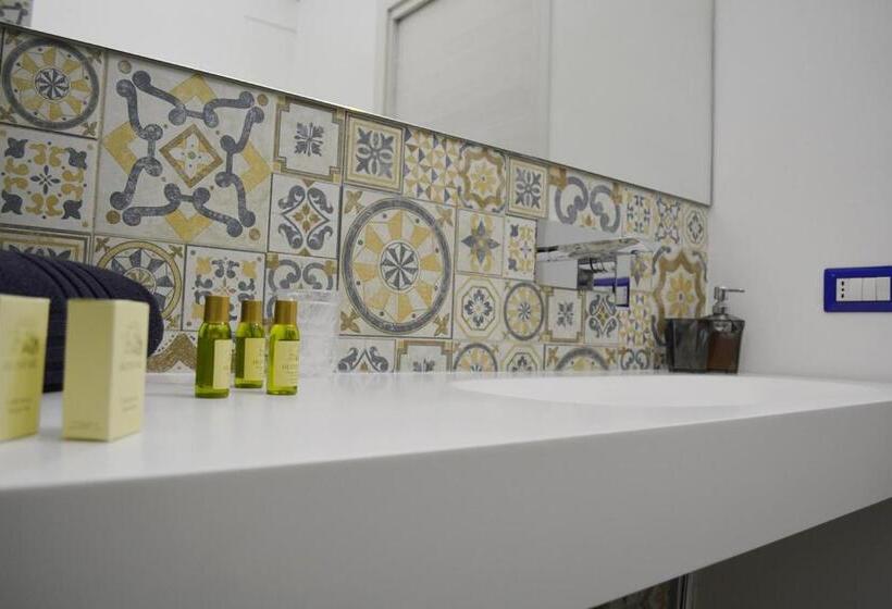 带大床的标准间, Il Peccato Originale