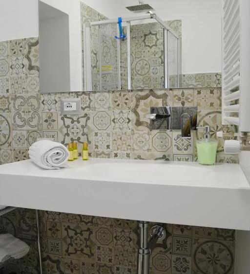 带大床的标准间, Il Peccato Originale